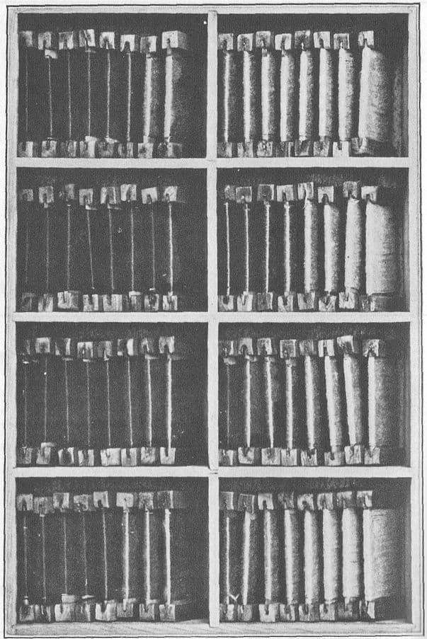 Montessori color tablets, tablets wound with colored silk in a divided box, The Montessori Method, 1912